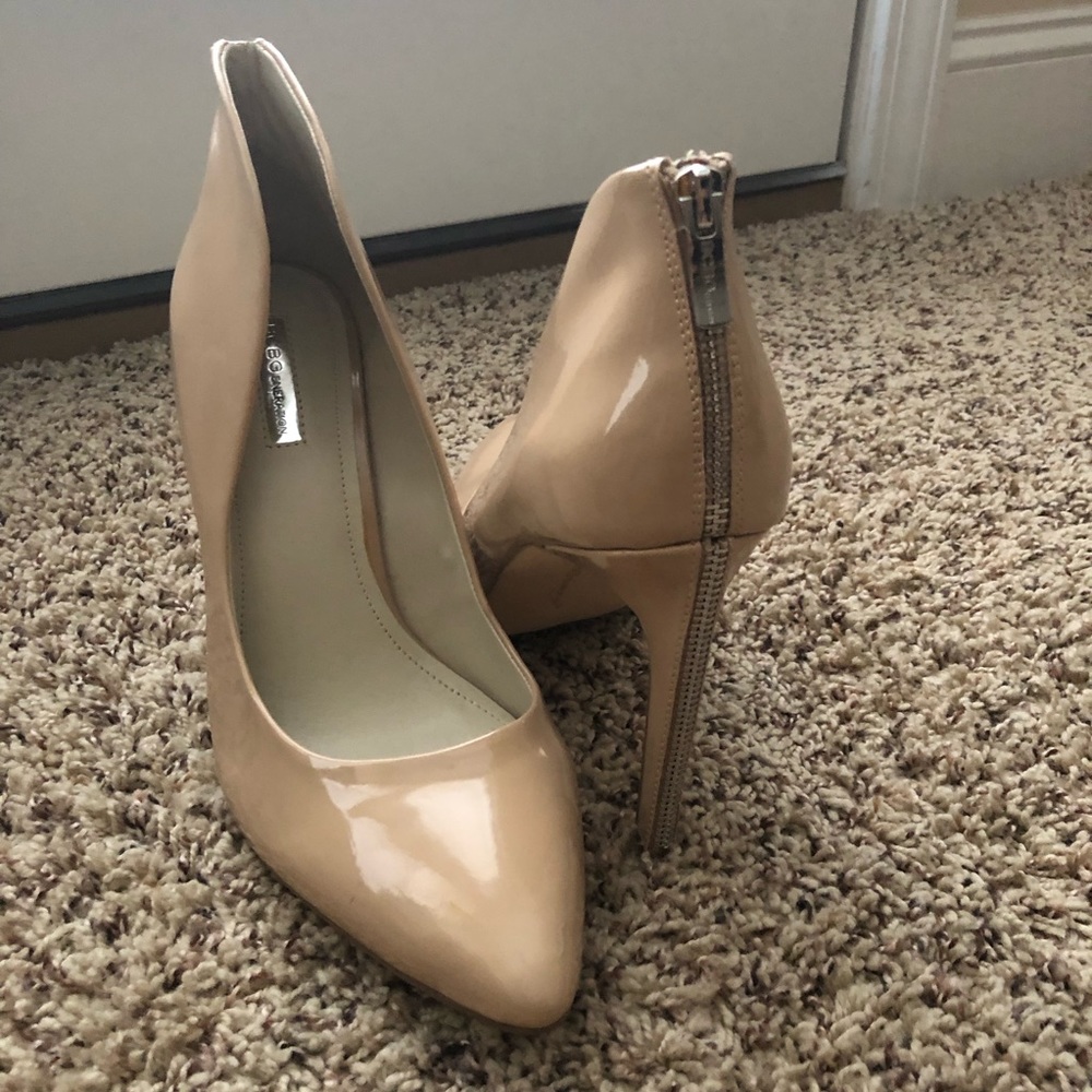 BCBGENERATION Nude Pumps w/ zipper detail